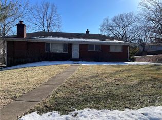 15 Hedgewood Ln, Ballwin, MO