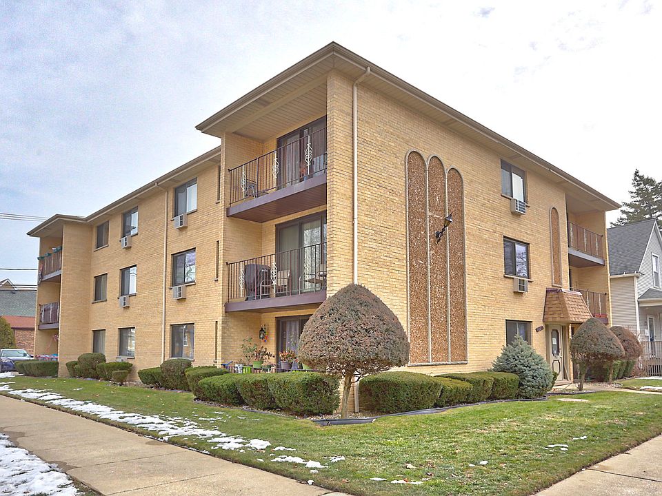 1st image of 3821 N Narragansett Ave APT 1S