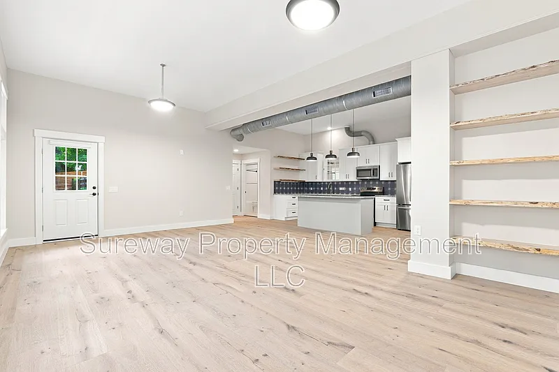 2 bed, 1.0 bath, 1100 sqft, $2,450 — Photo 4