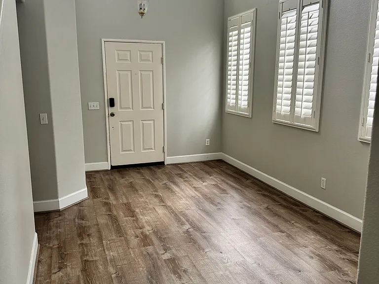 30050 Laurel Creek Dr — Photo 2