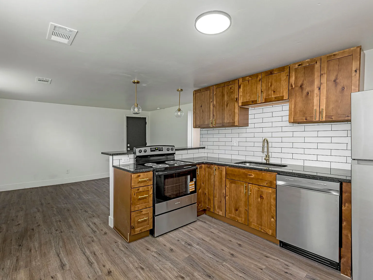 8 Bordeaux Dr — Photo 1