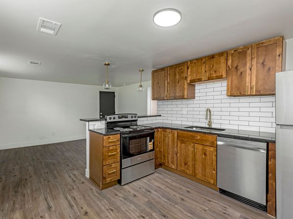 8 Bordeaux Dr #1