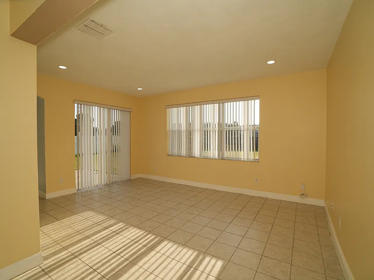 2560 Sage Dr — Photo 3