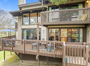 880 Windsor Dr #J1, Fontana, WI