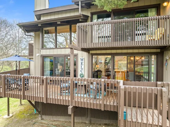 880 West Windsor DRIVE #J1, Fontana, WI 53125