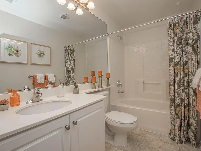 Laurel Vista Apartment Homes — Photo 27
