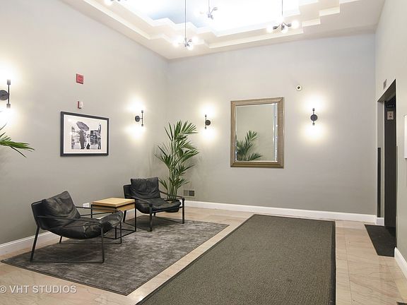 2nd image of 3151 N Lincoln Ave APT 219