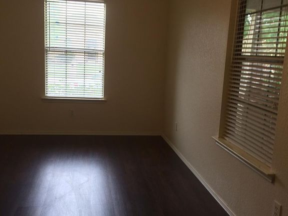 4th image of 537 Bent Oak Dr