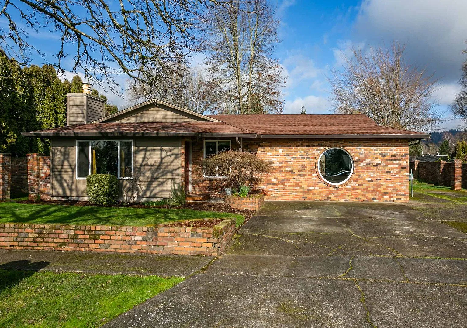 Freshly Updated Ranch Style Home in Newberg — Photo 1