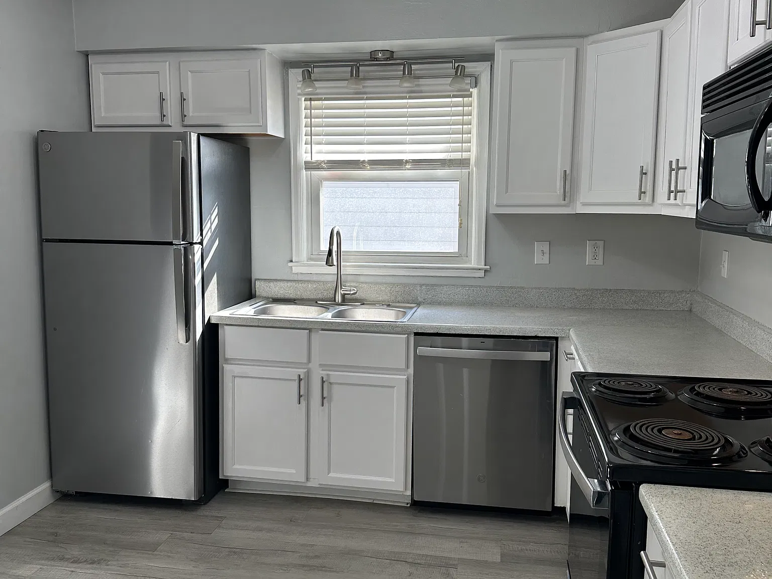 3 bed, 962 sqft, $1,500 — Photo 3
