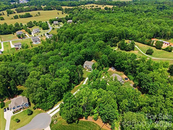 4th image of 125 Sweet Grass Ln