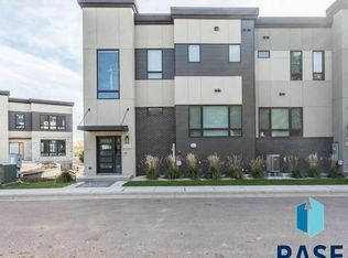 2800 S Oriya Pl, Sioux Falls, SD 57106