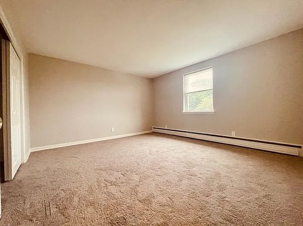 502 Manor House Ln #B-4