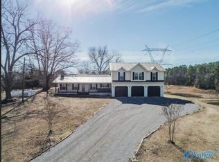 106 Jolie Ln, Albertville, AL 35951