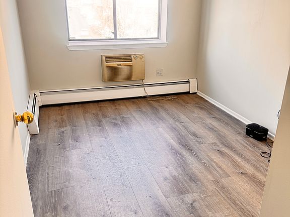 4th image of 13614 Northern Blvd #3DA