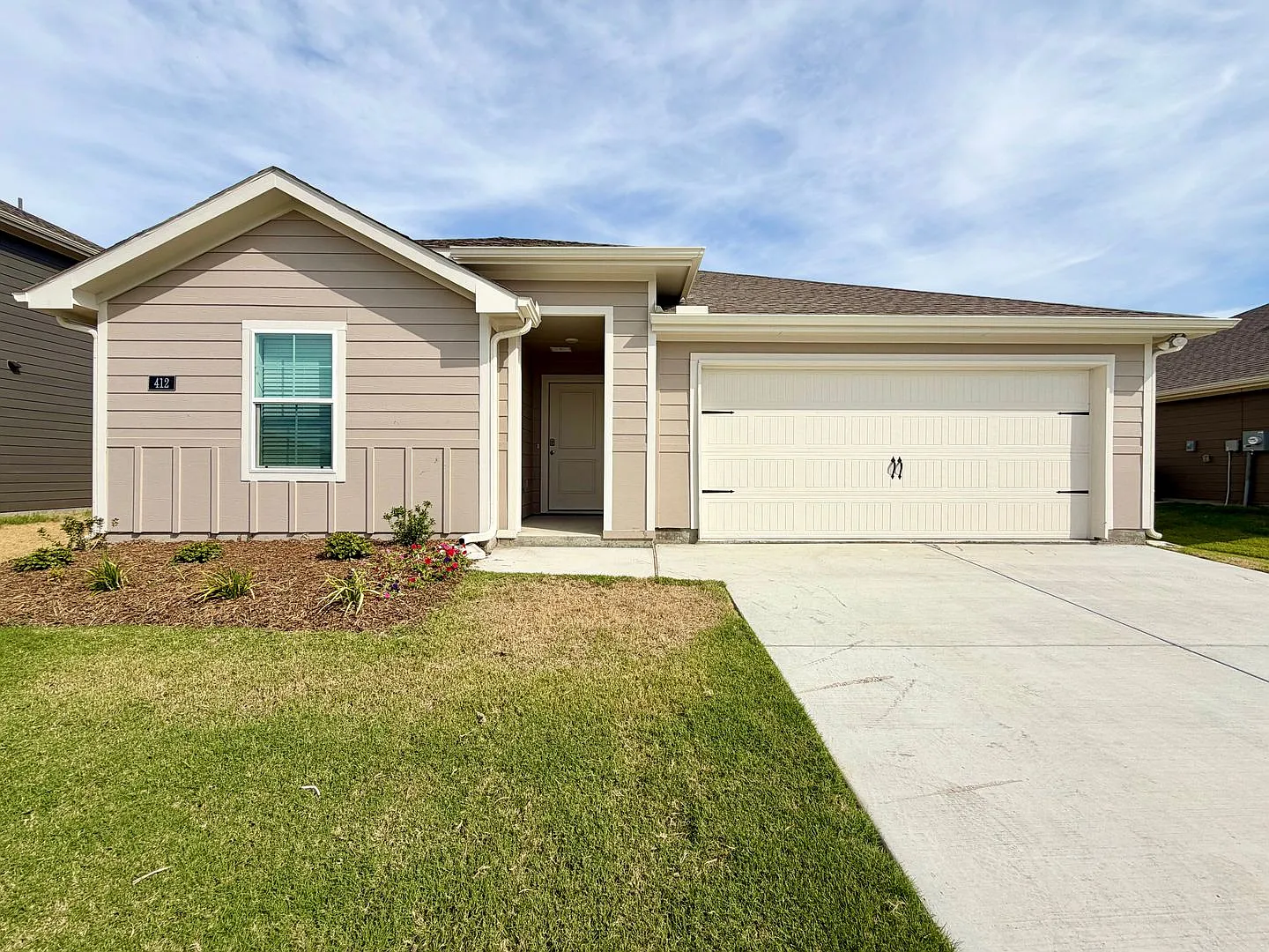 New Construction! Move-In Ready! Beautiful 4br Home With Study & Open Floor Plan — Photo 2