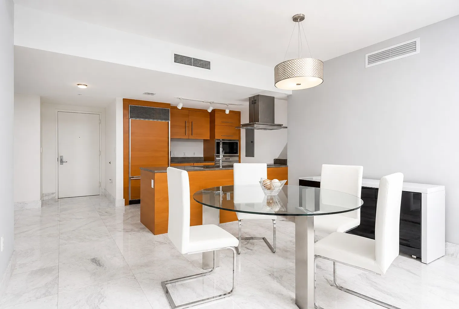 2 bed, 1450 sqft, $5,200 — Photo 4