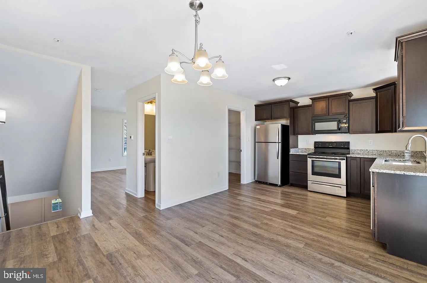 4 bed, 2.5 bath, 1650 sqft, $2,266 — Photo 3