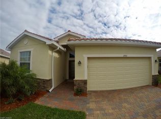 2410 Heydon Cir E, Naples, FL 34120