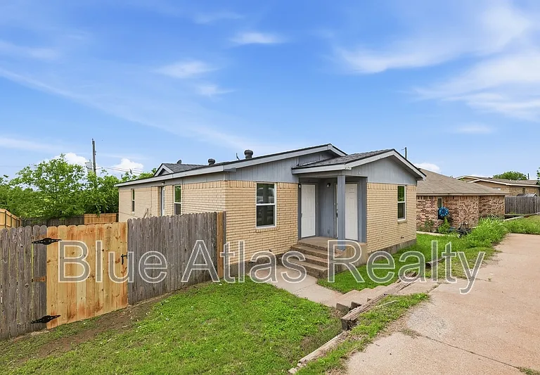 116 Arrowhead St #B — Photo 2