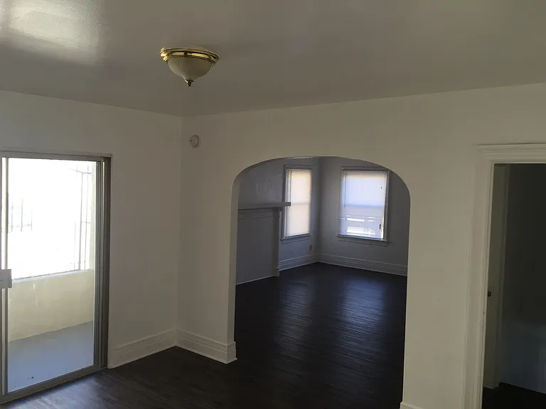 1561-1569 N Serrano Ave — Photo 16