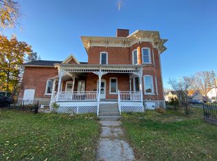 9B Thomas St W #B, Greater Napanee, ON K7R 2H5