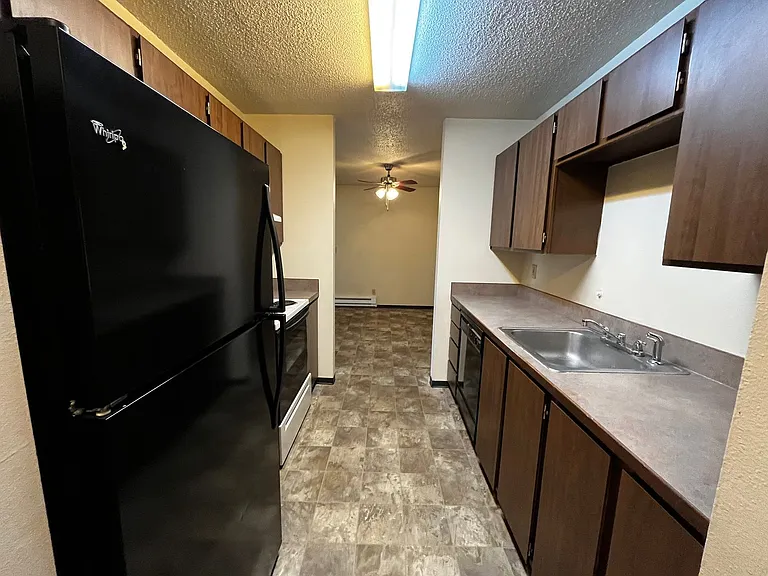 230 W Broadway St — Photo 3