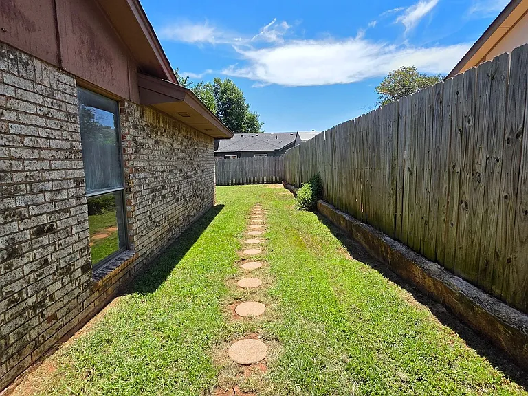11812 Larkdale Dr — Photo 5