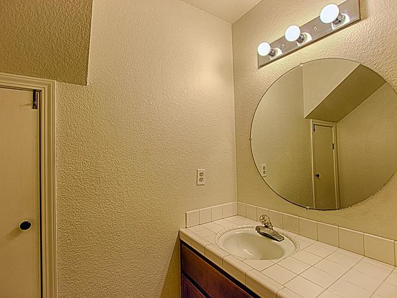 5th image of 3106 Erin Ln
