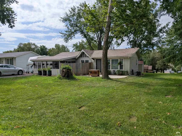 705 Park St, Oskaloosa, KS 66066