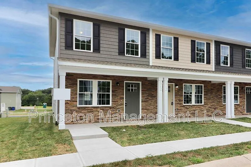 3 bed, 1.5 bath, 1158 sqft, $1,400 — Photo 2