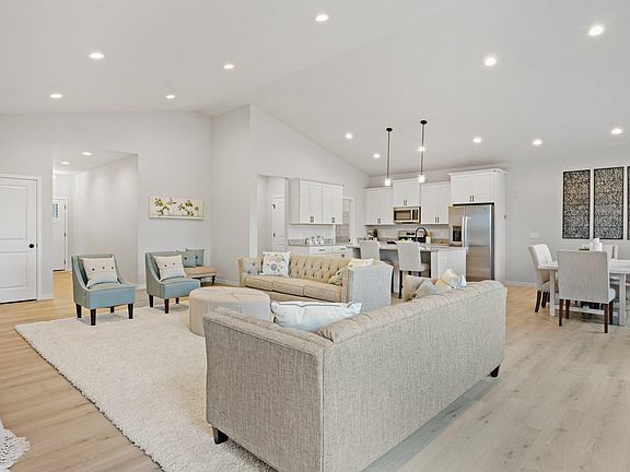 2nd image of 301 Michelle Ln