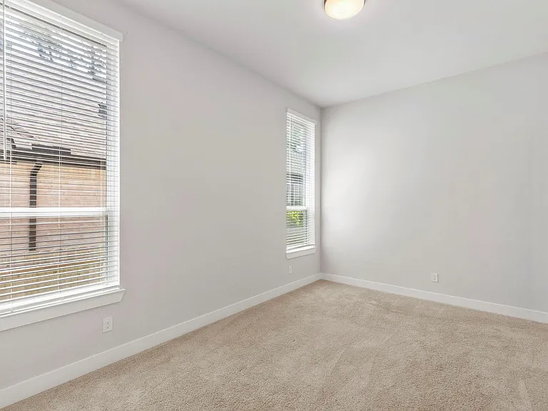 415 N Hillary Step Pl — Photo 29