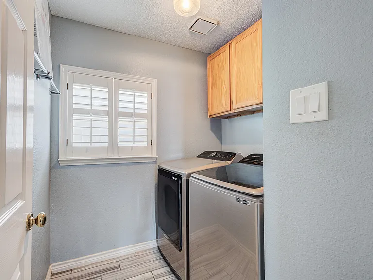1726 Northampton Dr — Photo 13