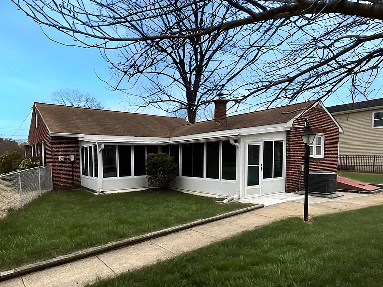 Norman Ave — Photo 15