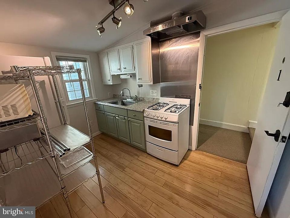 1st image of 2642 N Pershing Dr APT 1