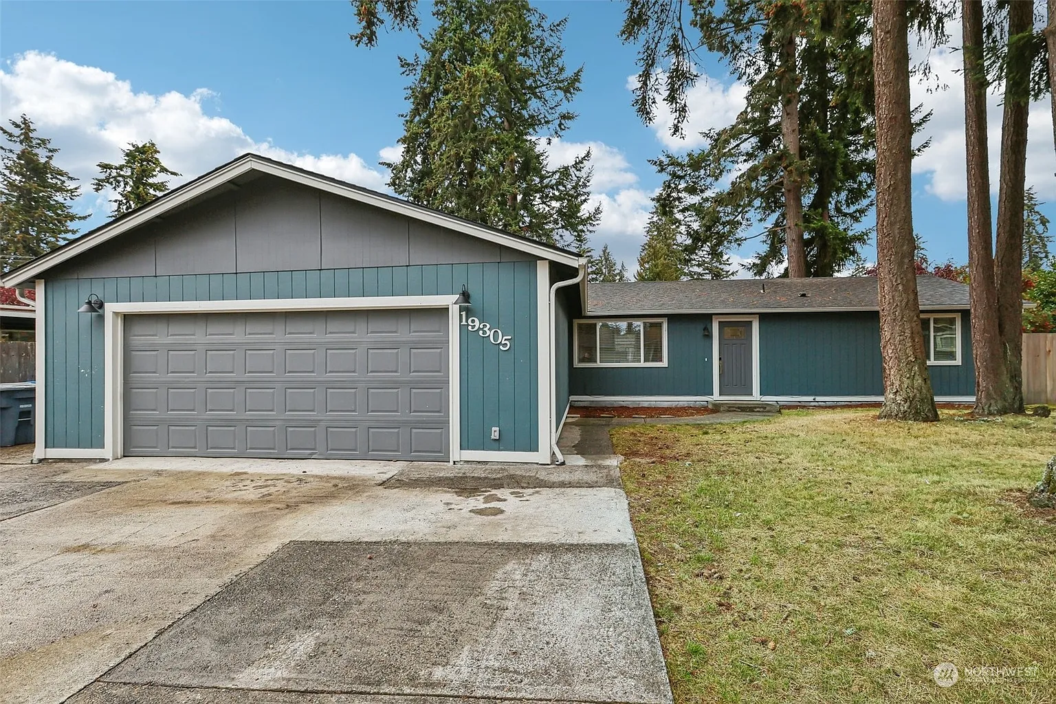 19305 Crescent Drive E photo 1