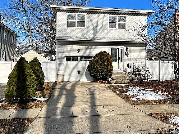 2nd image of 524 Jefferson Ave