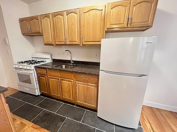 4th image of 3900 Harper Ave #10C