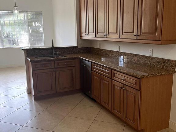 5th image of 4519 Artesa Way S