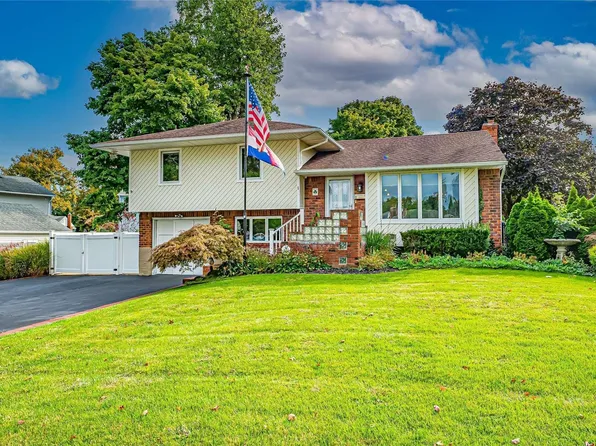 5 Weldon Lane, Commack, NY 11725