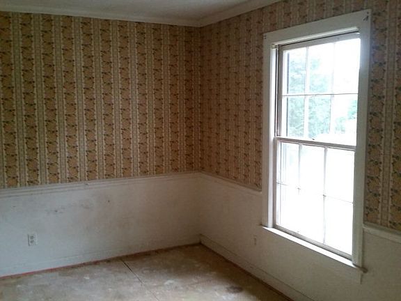 5th image of 221 Cunningham Court