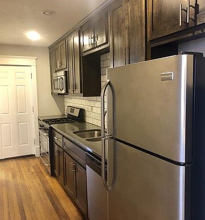 2nd image of 2803 Charlotte St APT 2S