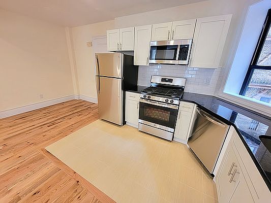 4th image of 250 W 99th St #4C