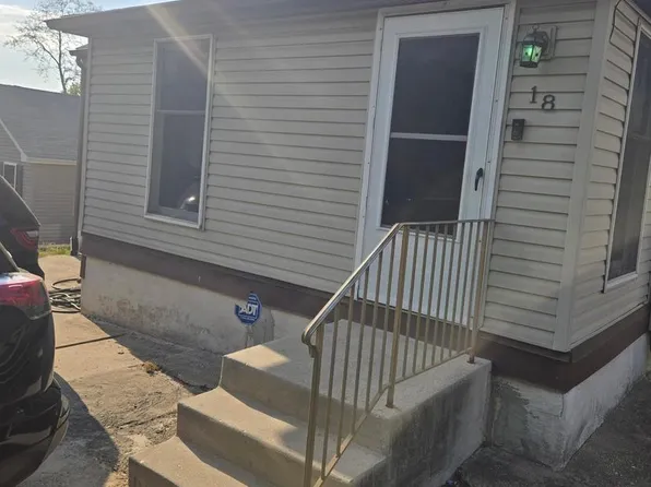 18 Newport Ave, New Castle, DE 19720