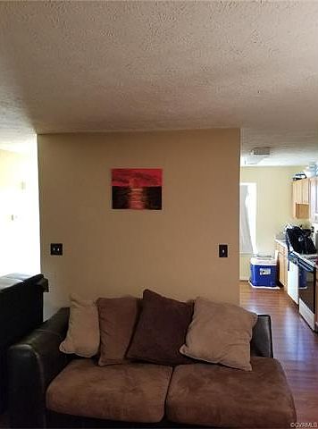 2nd image of 313 Surrey Club Ln