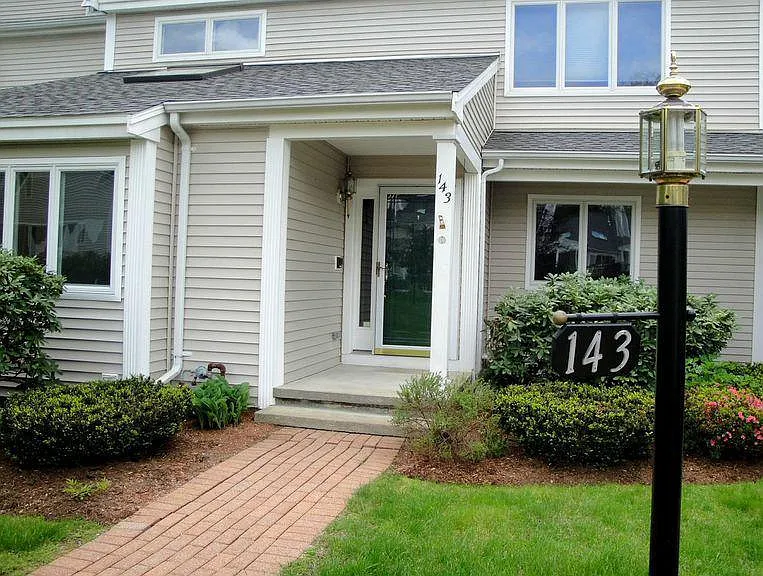143 Westview Dr — Photo 2