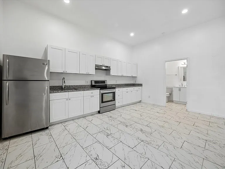 5027 Creekmont Dr — Photo 8