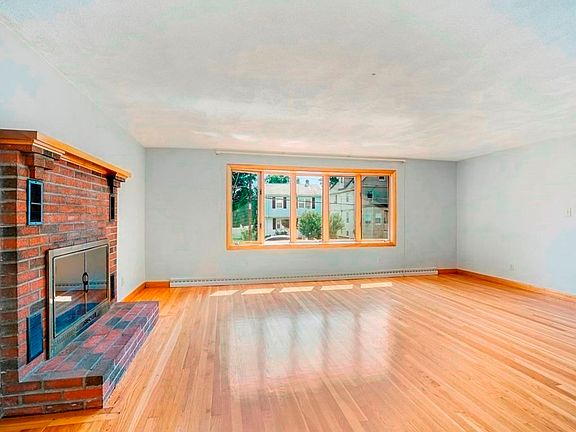 5th image of 140 Arlington St #0