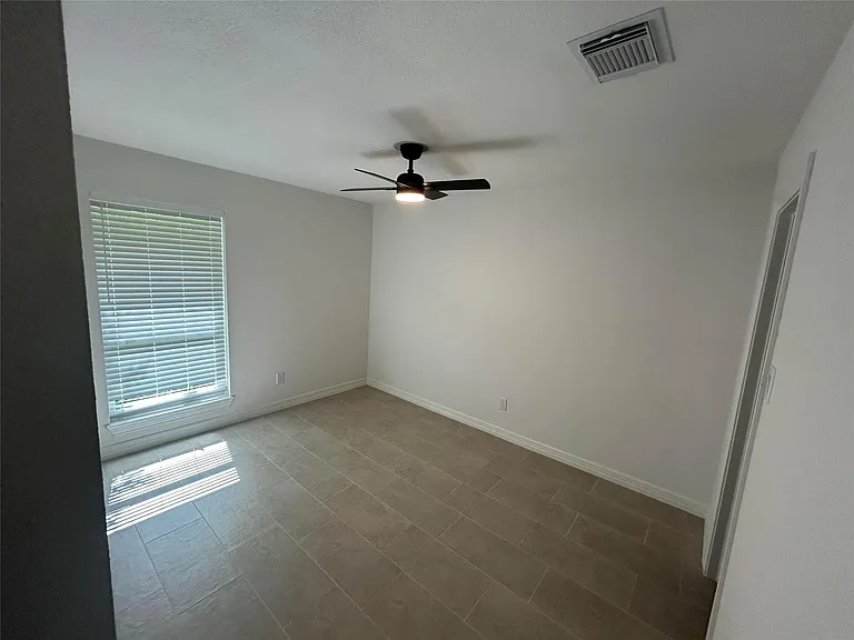 1139 Pinecroft Dr — Photo 7